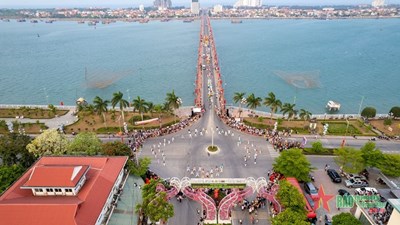 Gallery - 	Rực rỡ sắc màu các lễ hội Tuần Văn hóa - Du lịch Đồng Hới